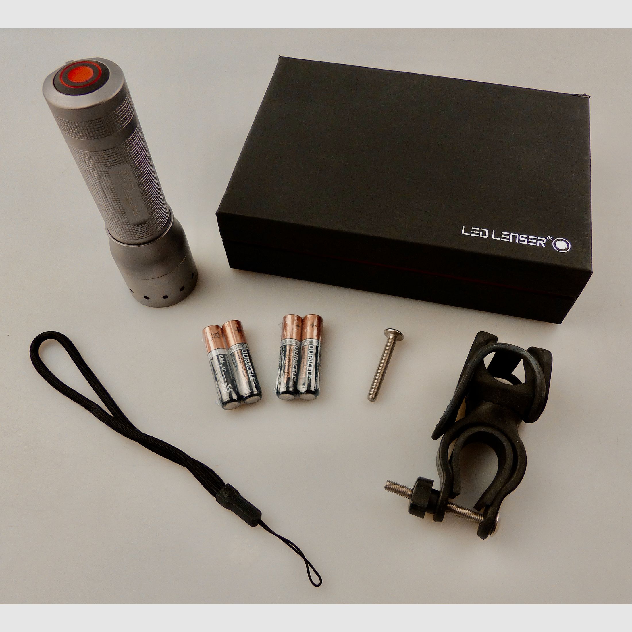 B WARE Ledlenser LED Taschenlampe inkl. Universalhalterung Fahrradlampe silber B7.2 C013