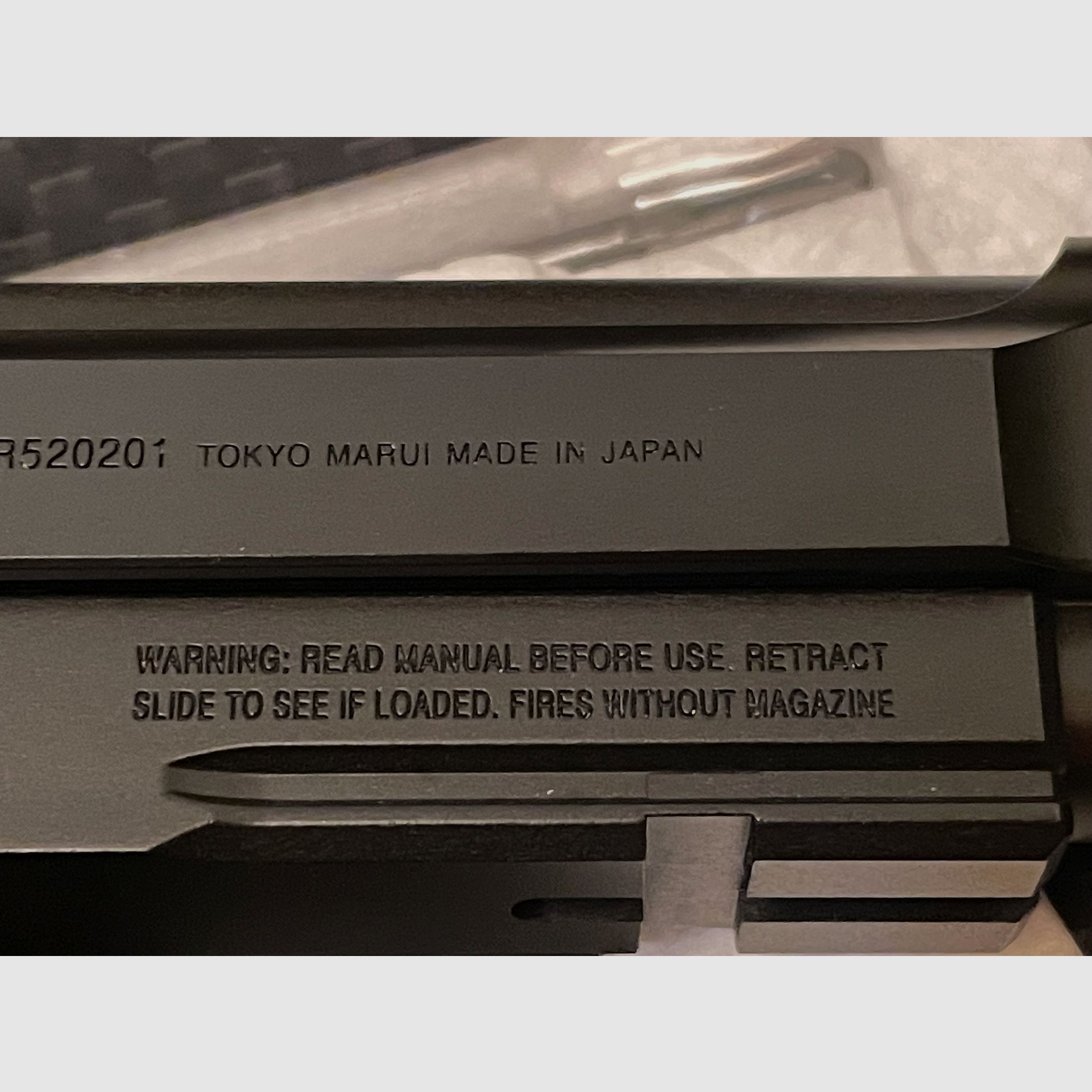 Tokyo Marui Beretta M9A1 Airsoft / Softair avec des poignées en bois véritable (comme neuf)