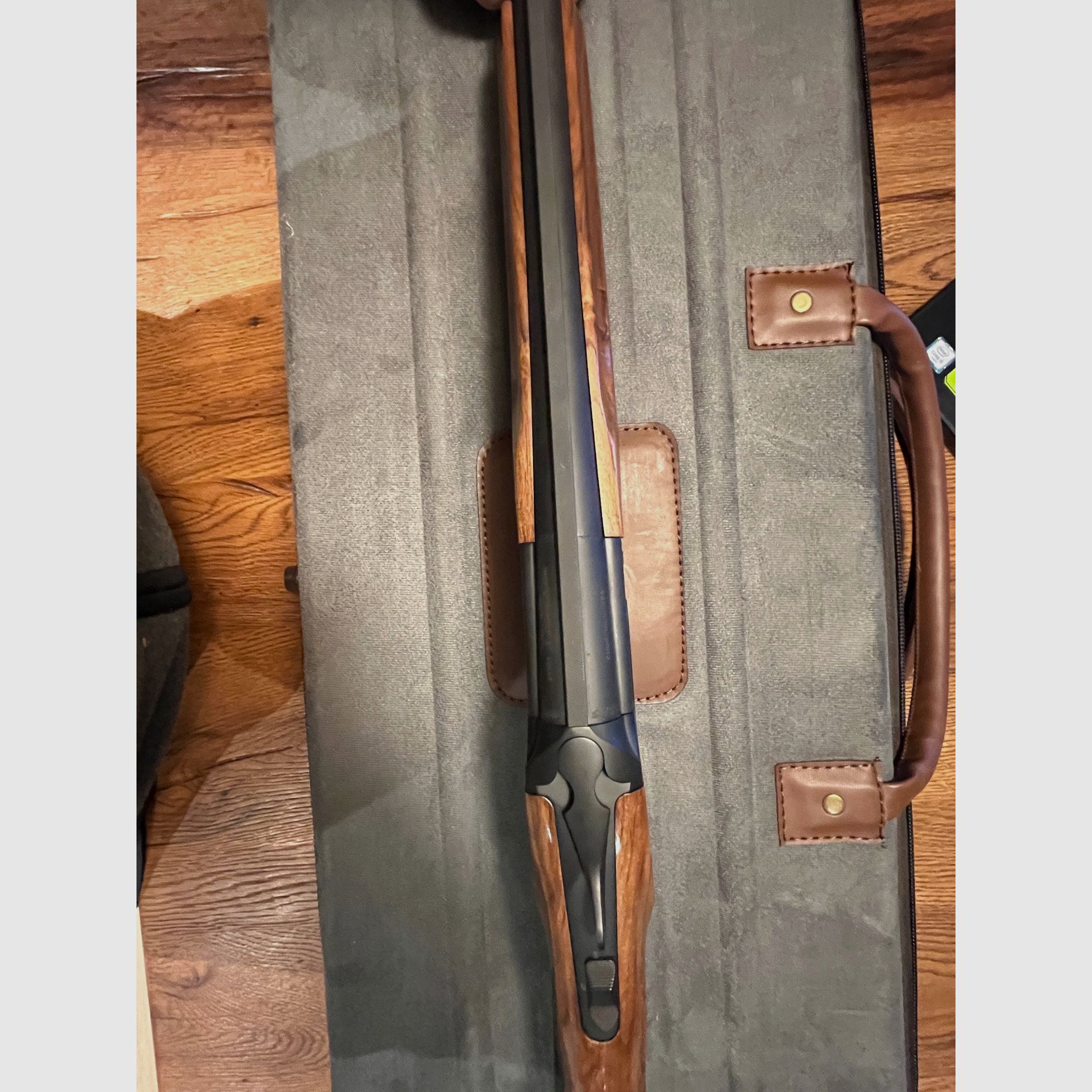 Akkar Churchill 206E Schwarz II