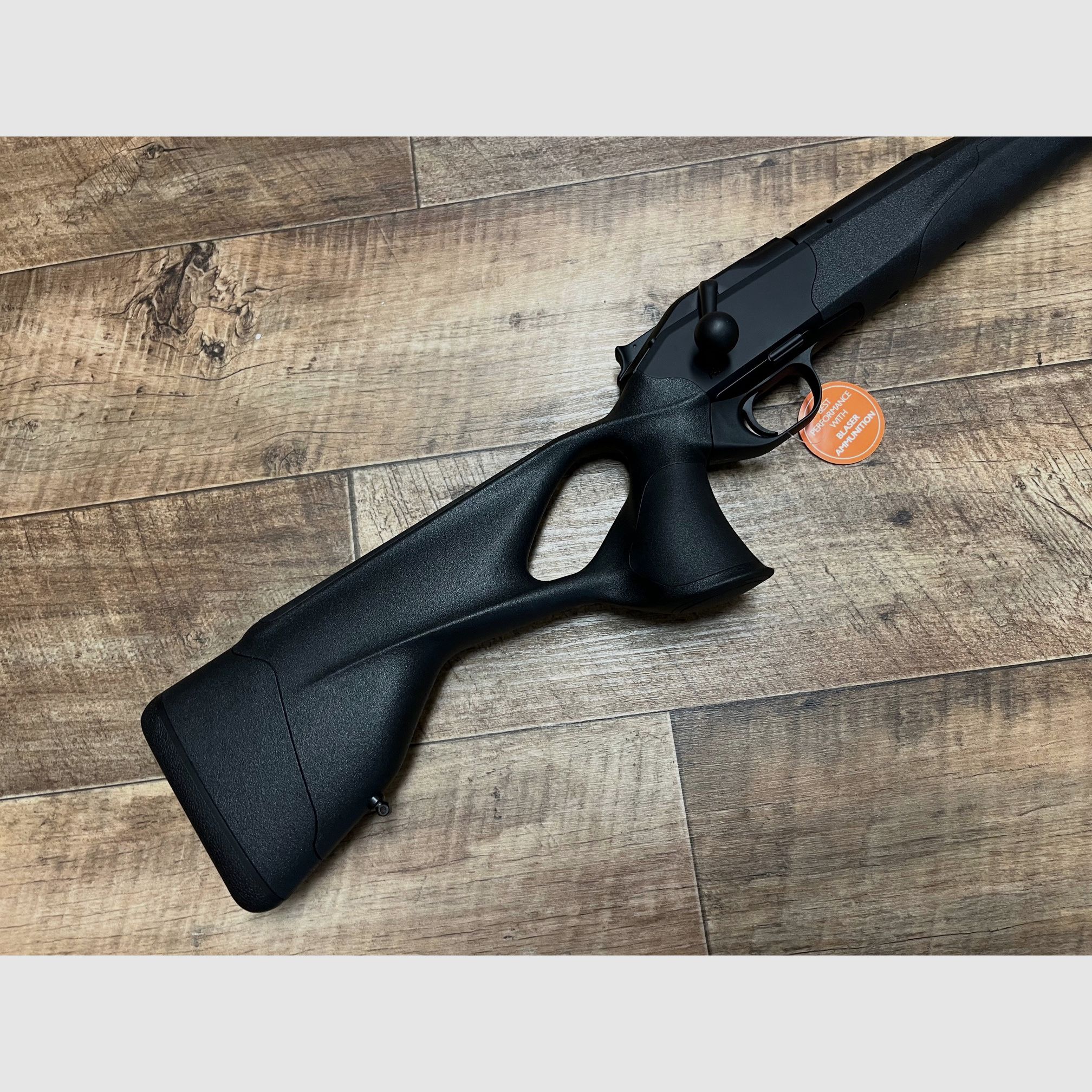 Blaser R8 Ultimate BLACK met B2 2-10x50ICs Direct leverbaar