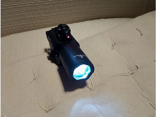 Torcia a LED combinata con laser rosso Picatinny lampada universale