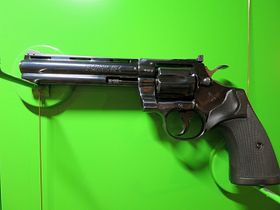 1985 COLT PYTHON, Royal Blue, .357 Magnum, 6" Lauf, Gummi-Sportgriff   #19-