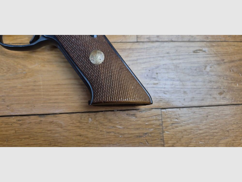 Sehr schöner halbautomatischer Pistol Hi-Standard made in USA – Modell Supermatic Citation in .22LR – Waffe von 1958 – Originale, nicht ersetzte, quadratische Nussbaum-Griffschalen – Brünierung 98% – Miroir-Lauf in 5,5 Zoll mit wunderschönen Zügen – Ausgezeichneter Zustand – TBE++, Bild 3 von 23