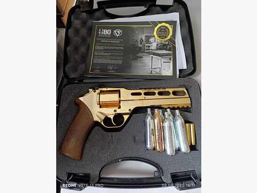 Revolver " CHIAPPA " von FireArms limitiert, 18 Karat Vergoldet