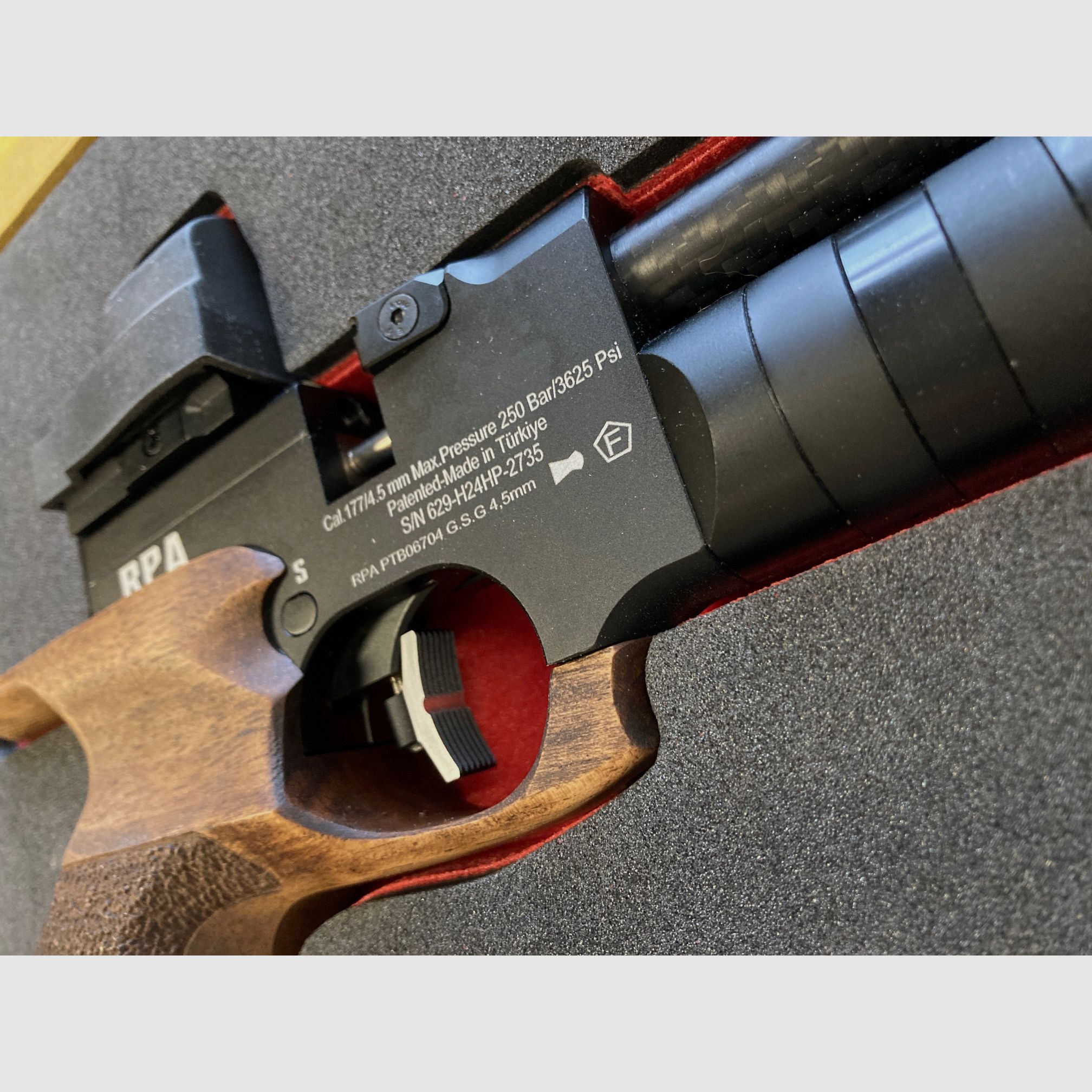 CNC-gefräste Koffereinlagen aus festem Schaumstoff