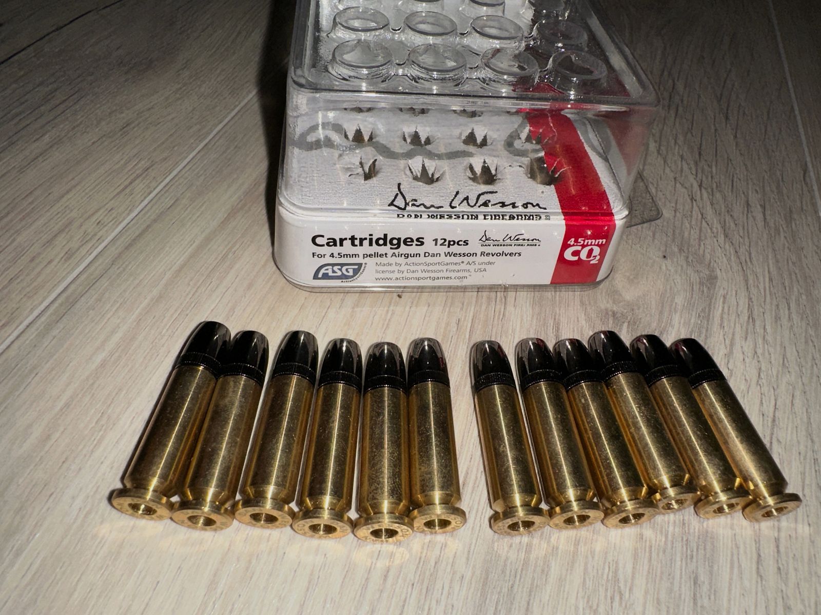 Dan Wesson 715 4" Lauf 4,5mm Diabolo Co2 Revolver, Dan Wesson 715 4" Co2 Revolver, Dan Wesson 715 4,5mm Diabolo inkl Dichtungsset + Ladehülsen, Revolver 4" Lauf 4,5mm Diabolo