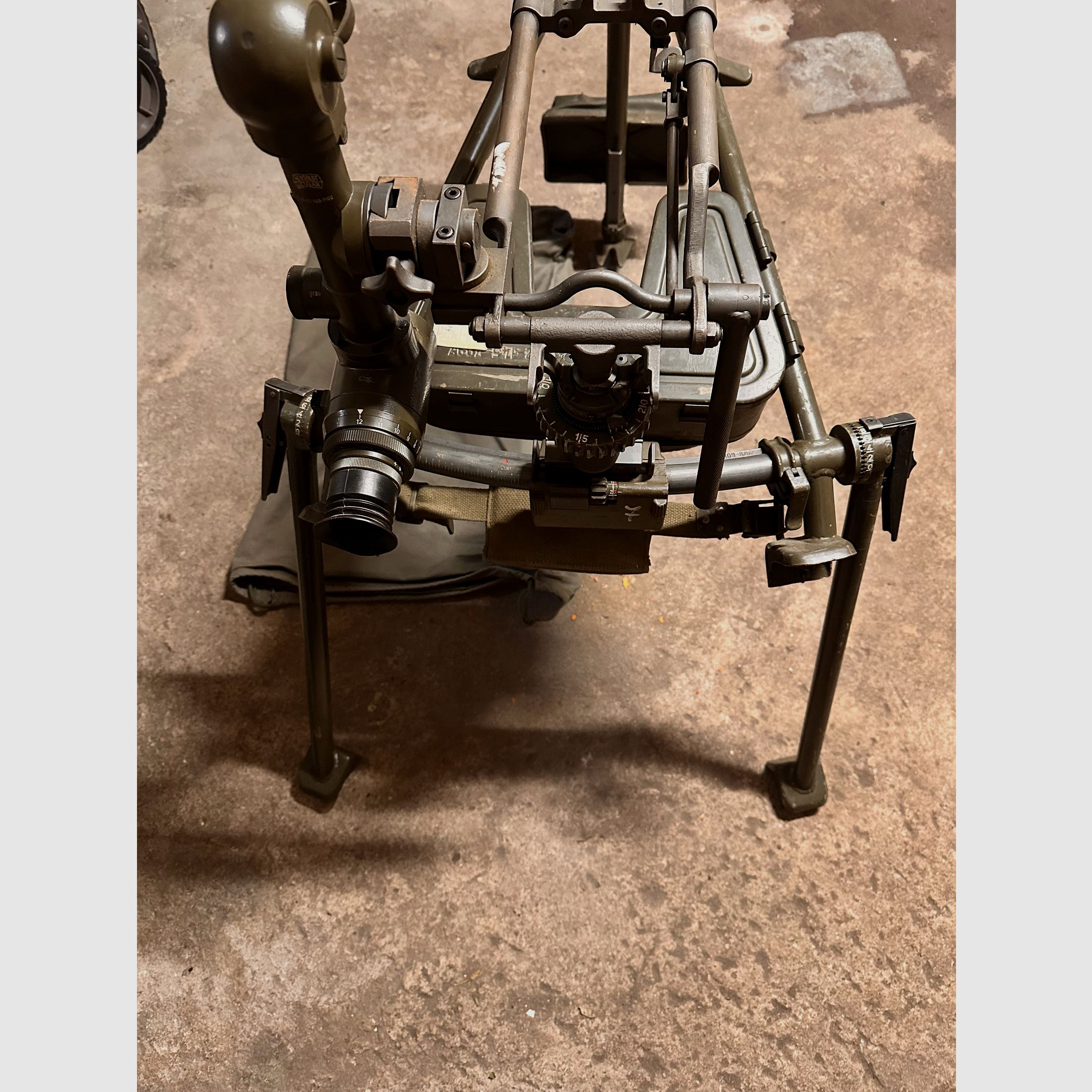 MG 3 affusto terrestre con ottica BW affusto da campo hensoldt wetzlar