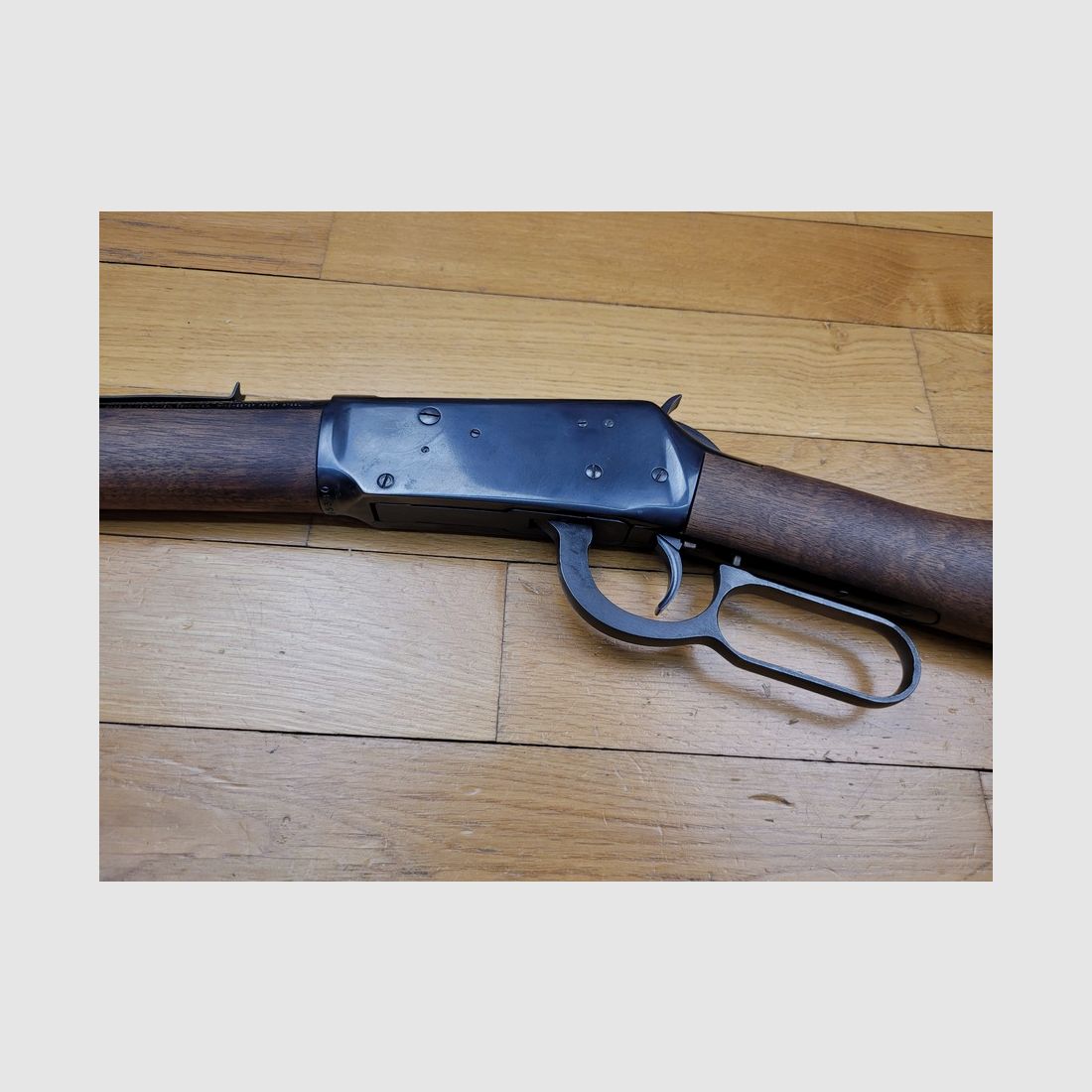 Muy bonita Winchester modelo 1894 – Calibre 44-40 – Arma Made in USA de 1977 – Capacidad 10+1 – Acabado en bronce y nogal – Excelente estado mecánico y estético, imagen 24 de 27