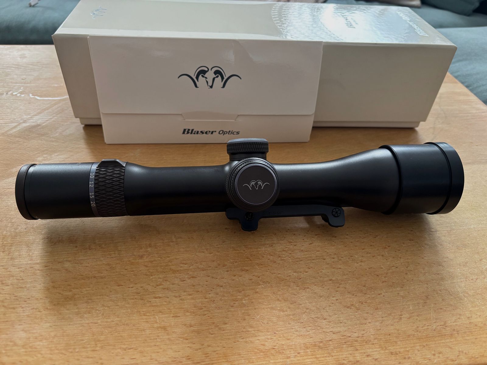 Blaser B1 2,8-20x50 mit Blaser Sattelmontage und Präzise Jagen Adapter