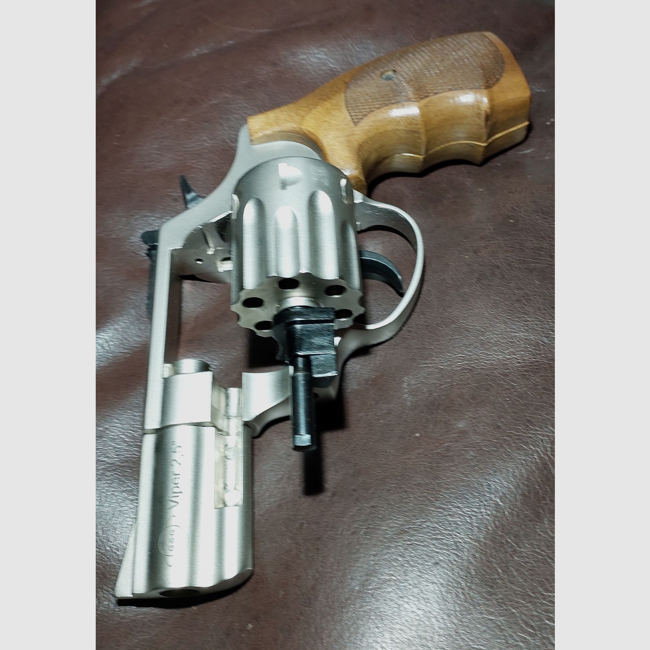 Ekol Viper 2,5 Zoll Nickel mit Holzgriff 9mm R.K. (PTB 1062)