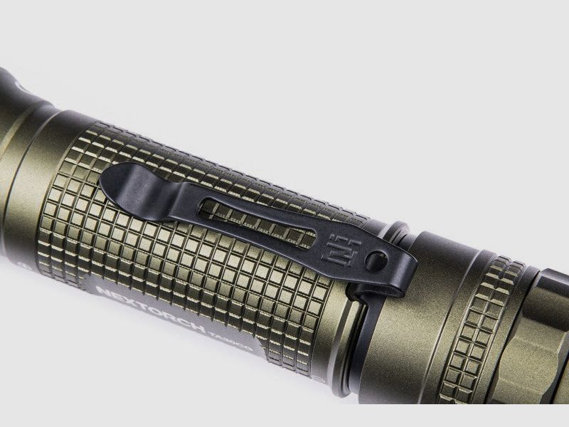 NEXTORCH TA30CG K.I.S.S. – Lumière Momentanée de 1.600 Lumens en Carbon Green