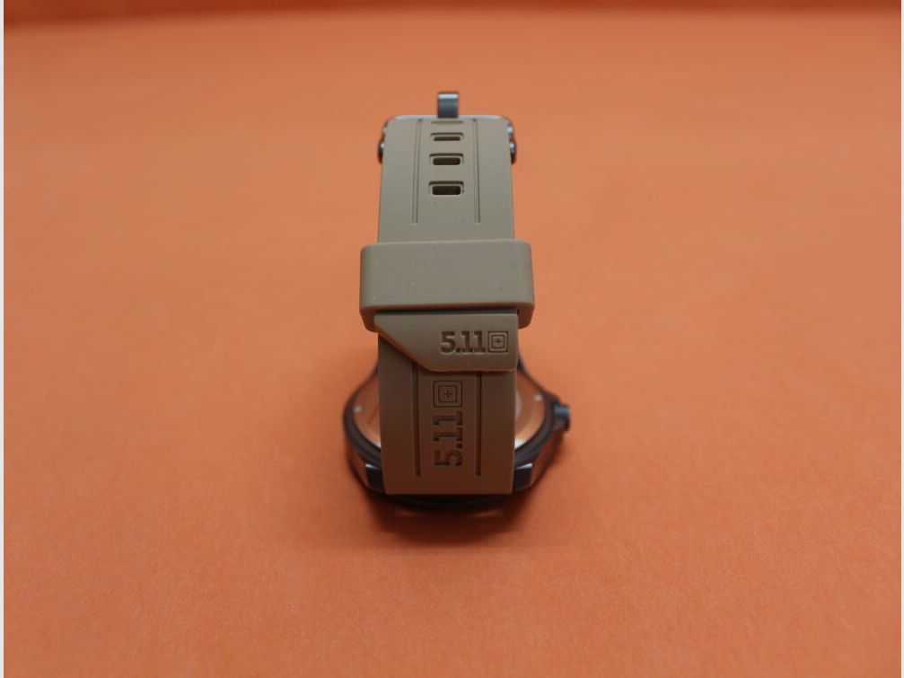 5.11 5.11 Guardsman Watch (50133EU) 120 Coyote watch with steel case and silicone strap