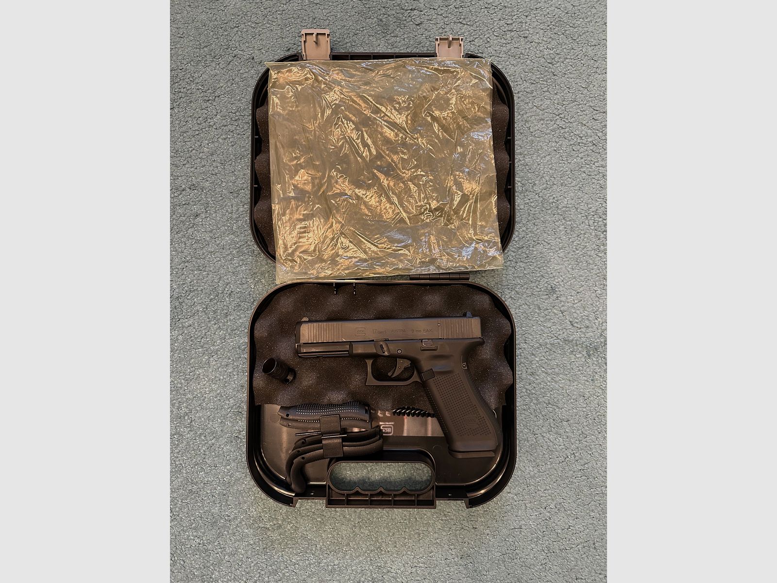 Glock 17 SV 9mm PAK wie neu 