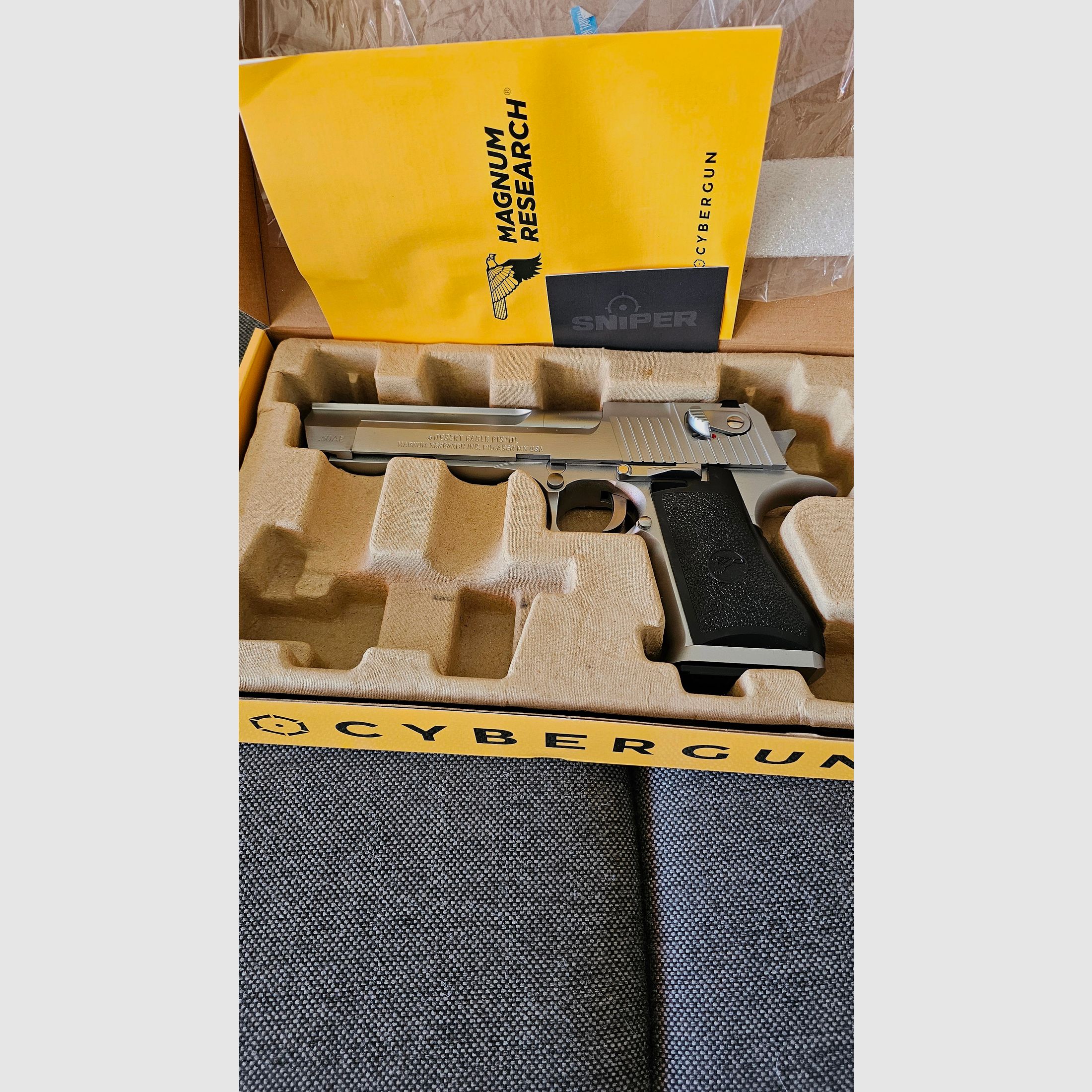 DESERT EAGLE .50AE GBB, SILVER  MAGNUM RESEARCH CYBERGUN