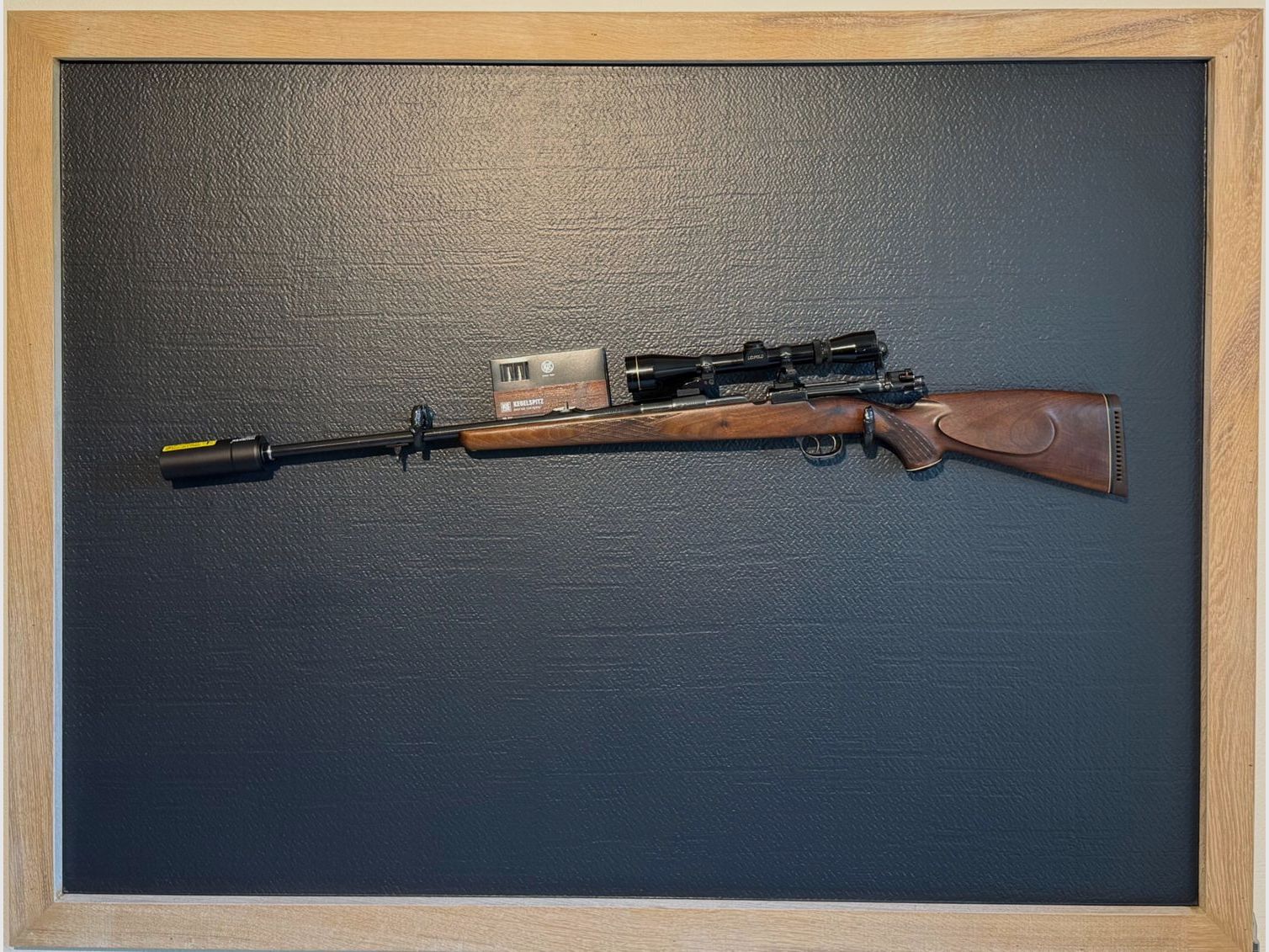 Karabin powtarzalny Kettner kal. 5,6x57 z lunetą Leupold 3–9x42 – w tym tłumik i 1 paczka nabojów