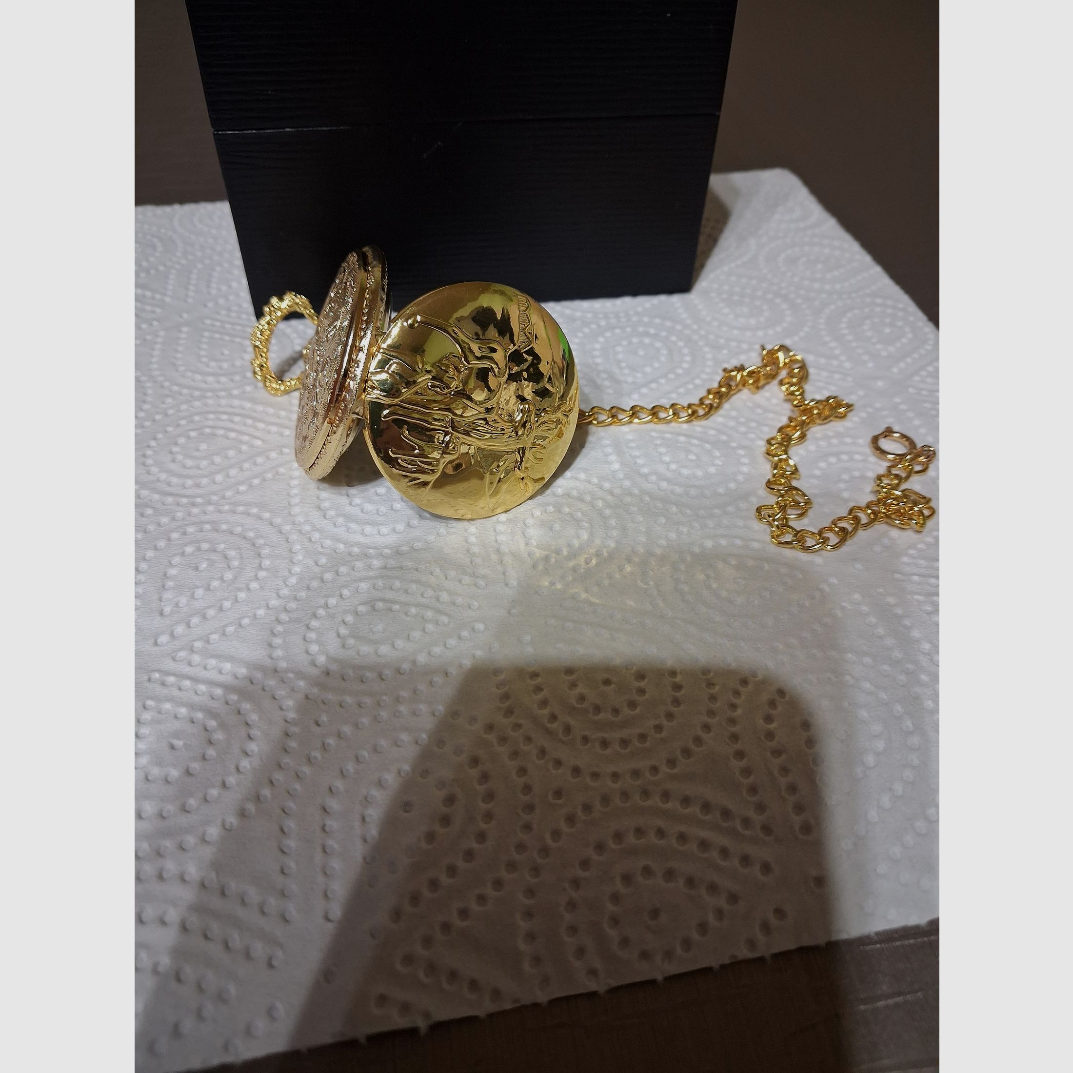 Pocket watch with hunting motif