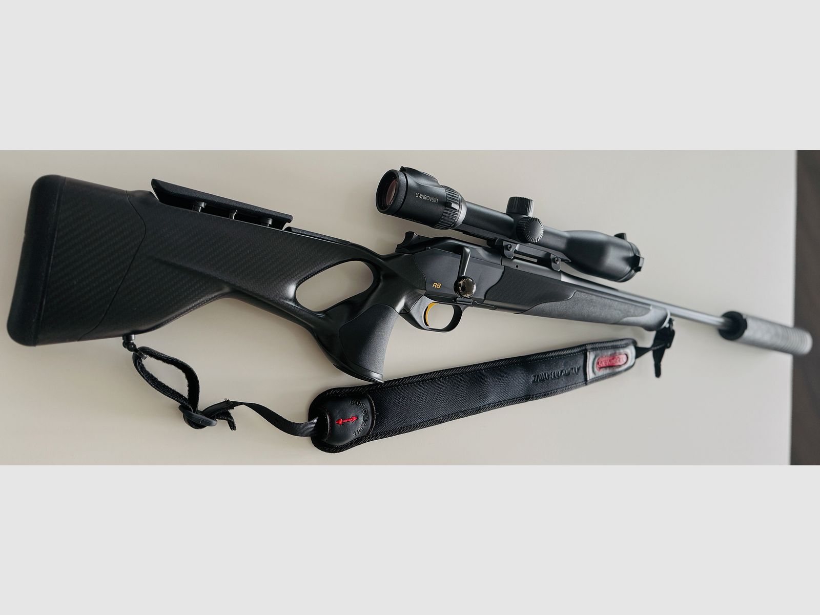 Blaser R8 Ultimate Carbon - Swarvoski Z8i 2-16x50 - Roedale Ti48