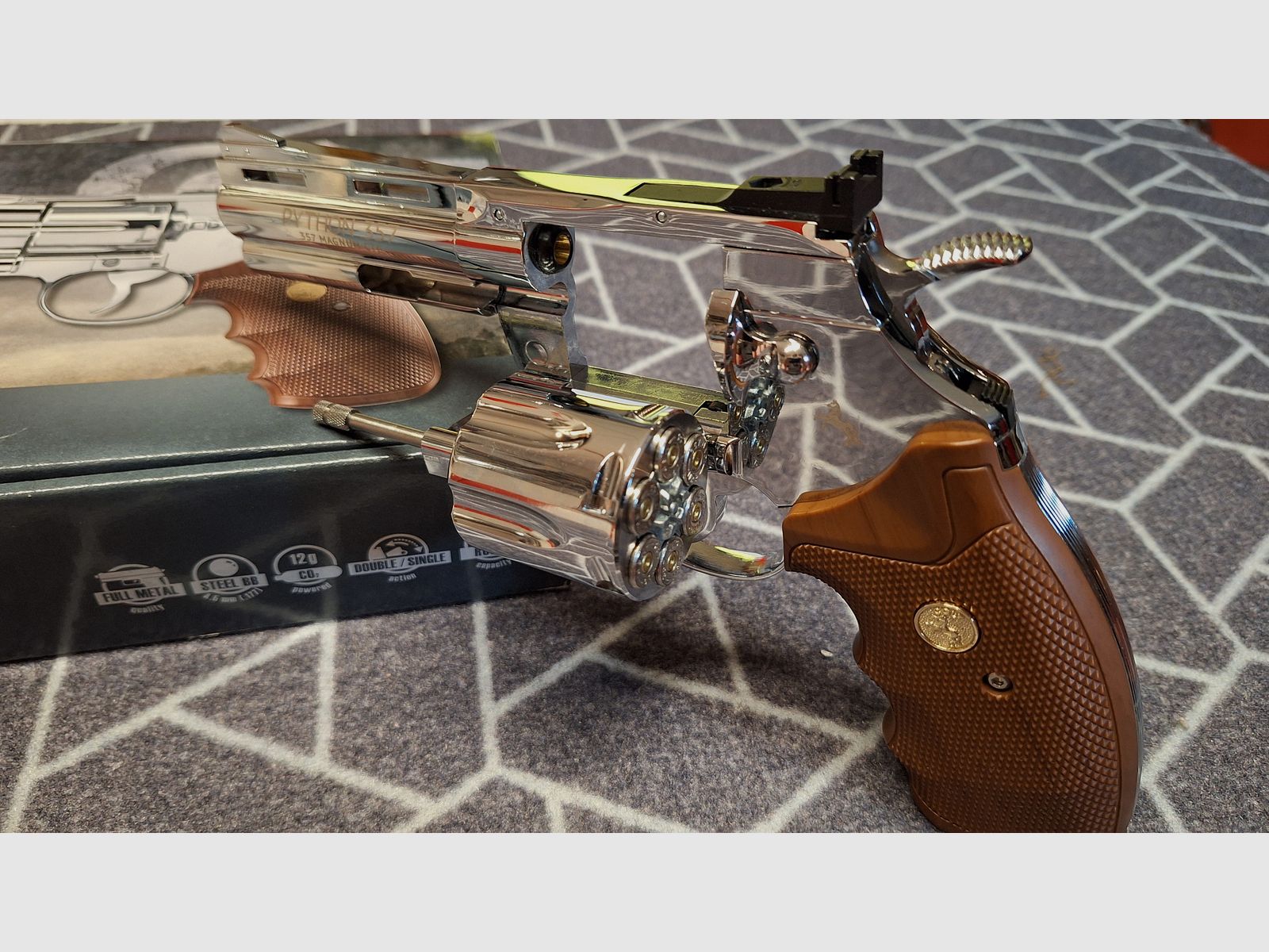 Colt Python 4" / Całość metalowa chromowana / 4,5 mm BB / CO2