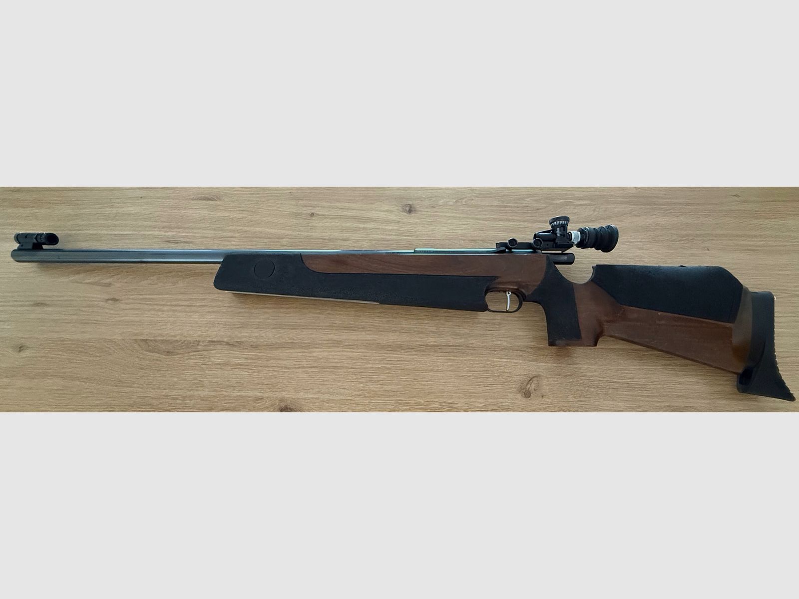 Weihrauch HW60M, carabine de match en calibre .22Lf.B. avec optique de visée : Elite 201