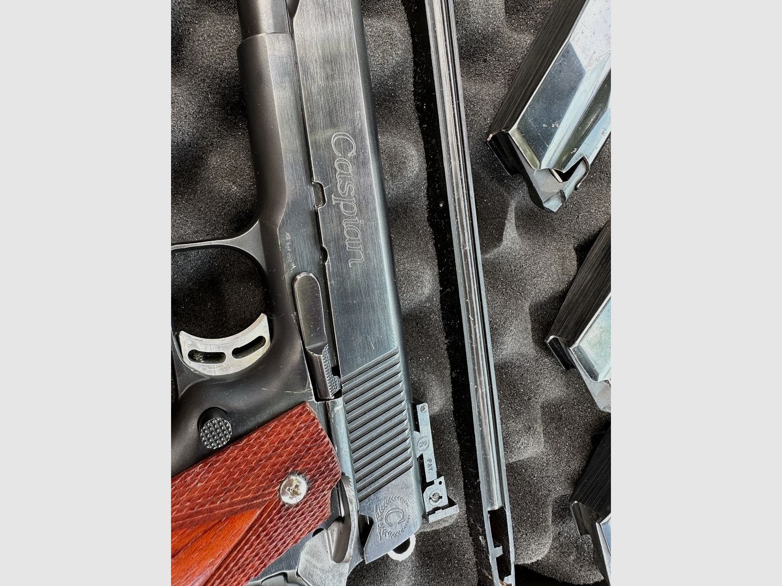 Caspian Arms Ltd. "The Duke Custom" Calibro .45 ACP basato sul 1911