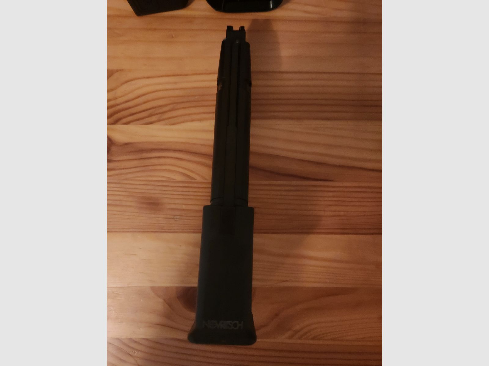 Glock 45 Airsoft 6mm BB – 2 magazines + HPA adapter + holster/accessories – 18+