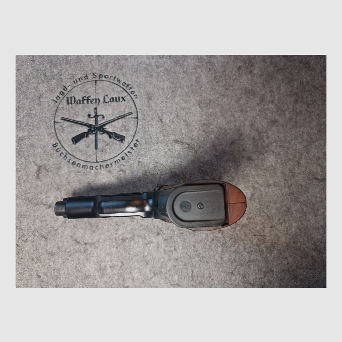 Sig Sauer P228 mit LPA Visierung und Nill Holzgriffschalen