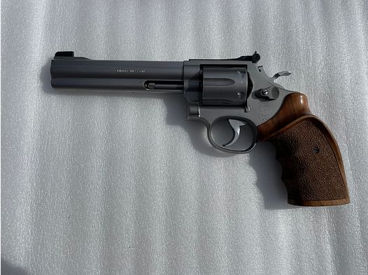 Revólver S&W Mod. 686 Champion de Tiro, 6", Cal. .357 Mag., acero inoxidable/mate
