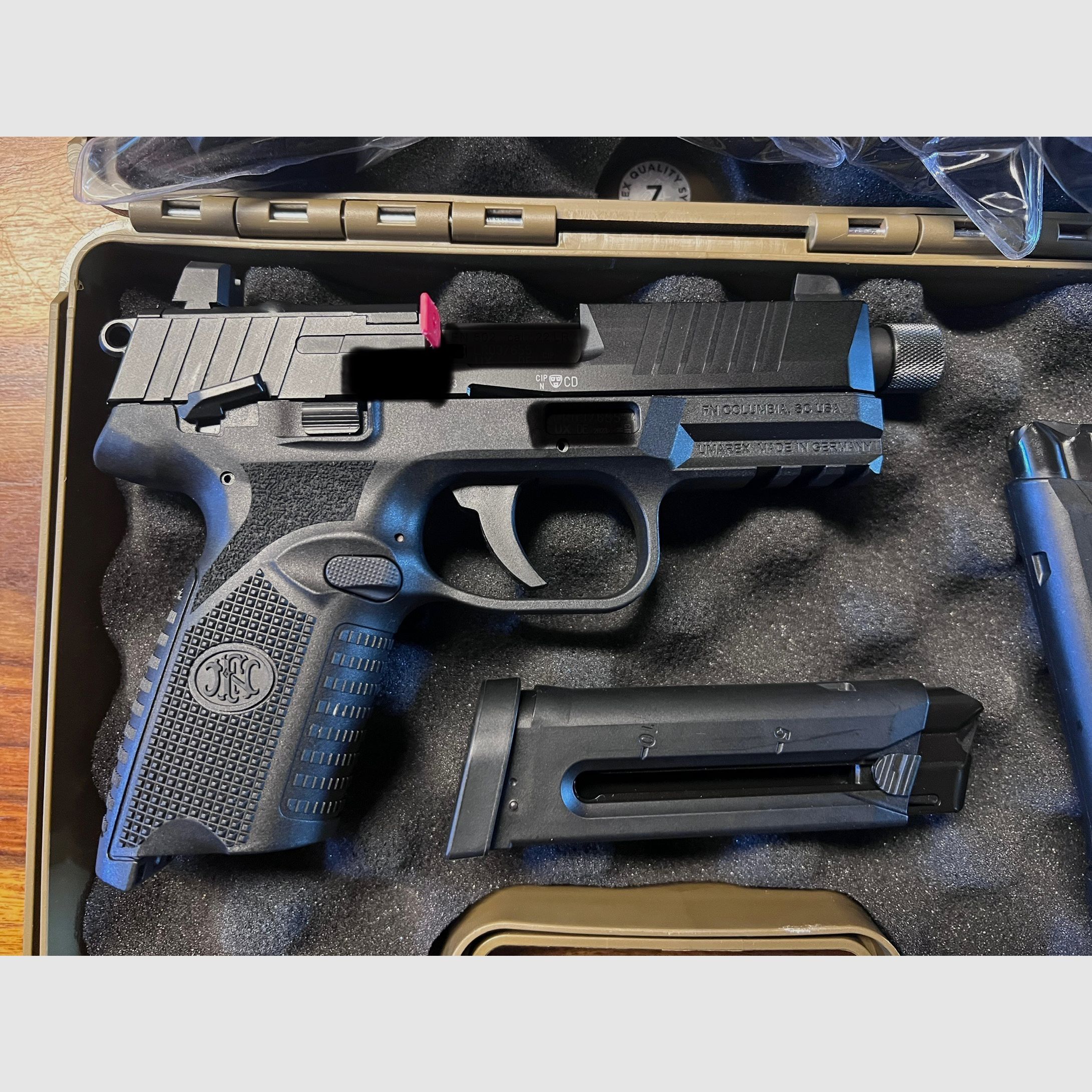 FN 502 (negro) + 7 cargador