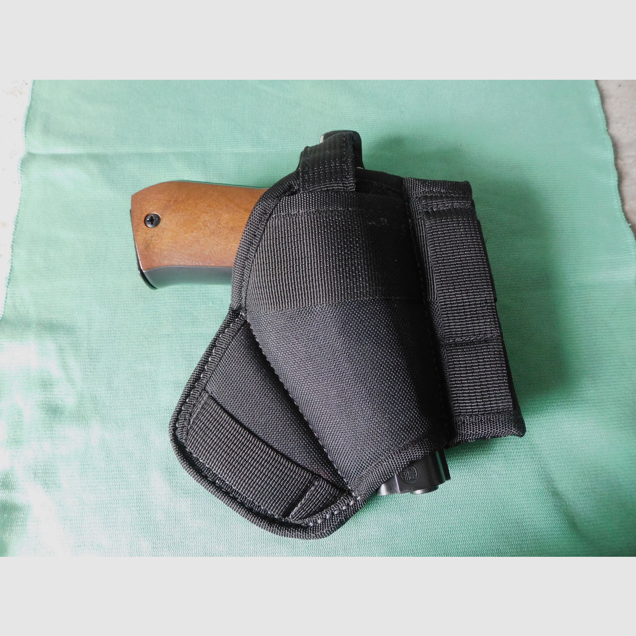 Weihrauch HW 94 Pistolet alarmowy Kal. 9 mm naboje z brzegiem z akcesoriami