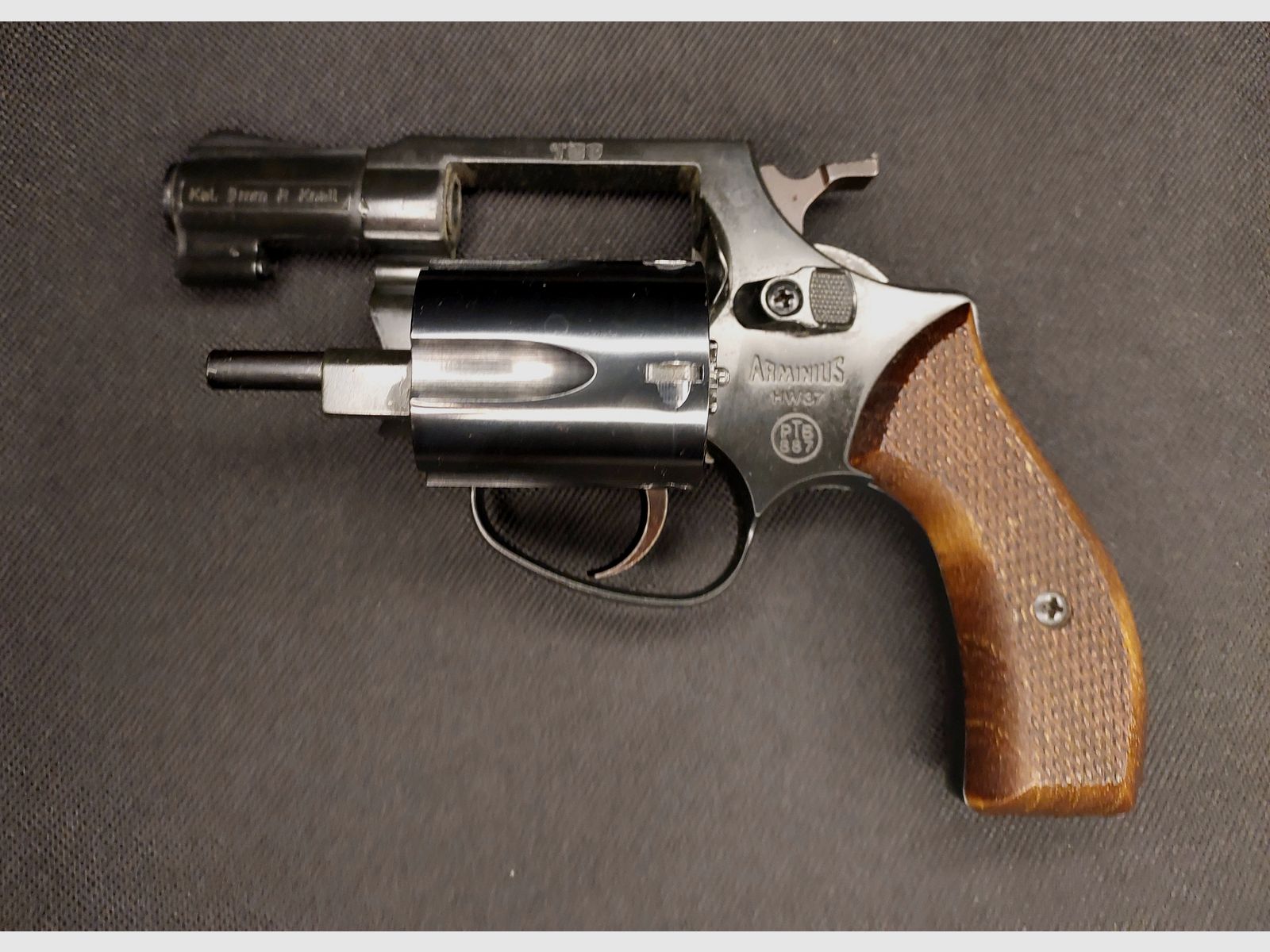 Weihrauch HW37 Kal. 9mm R.K. (PTB 887) OVP mit Holzgriffen und Lederholster - sehr gut erhalten (Arminius HW 37)