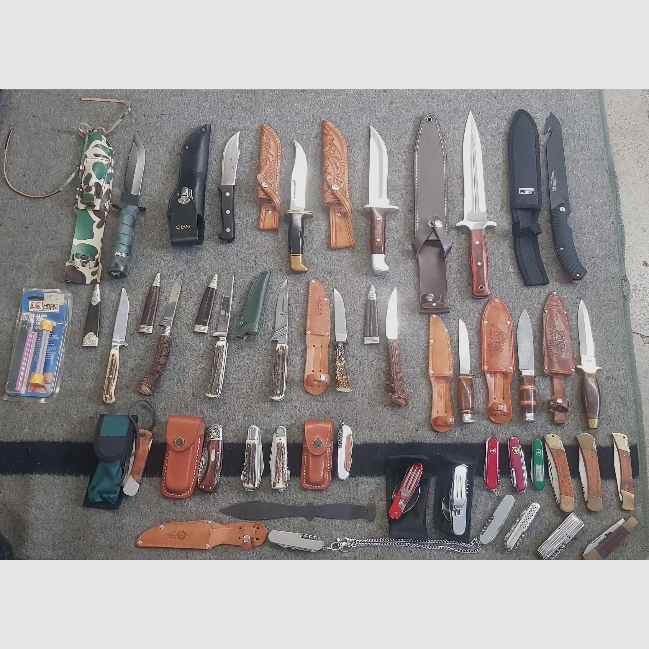 Konvolut Sammlung Messer Dolch Seitengewehr Bajonette Bowie Jagt Nicker Taschenmesser Buck  Schweizer Trachtenmesser usw..ab 5€