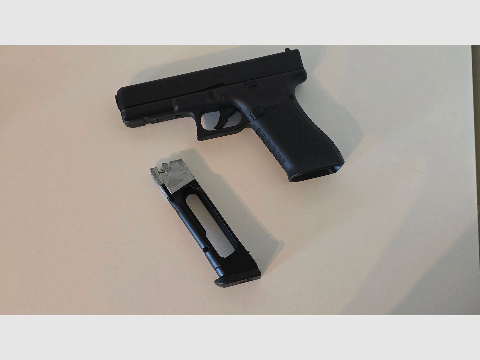 Glock 17 Gen5 Luftpistole CO2 Blowback Kal. 4,5 mm BB Metallschlitten schwarz