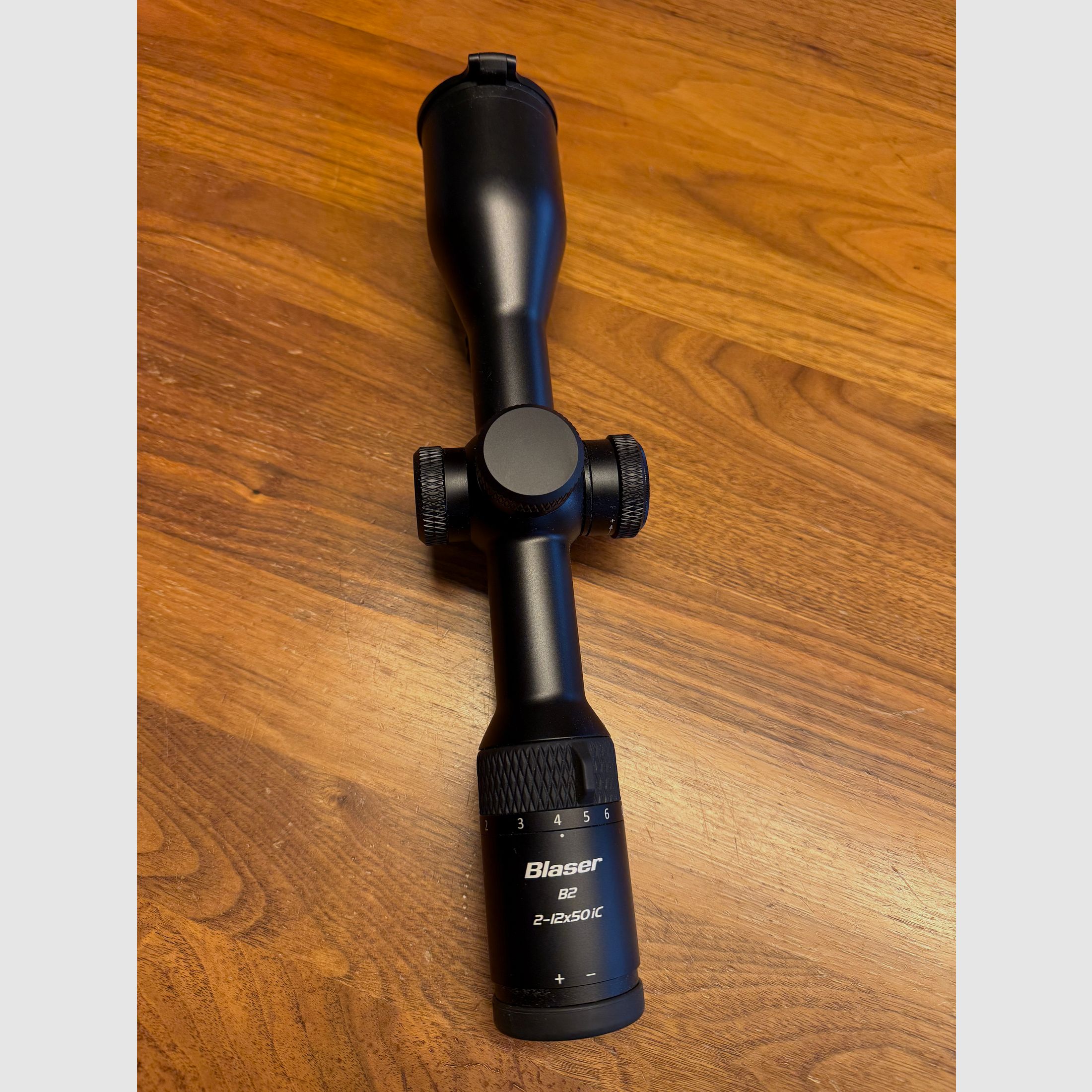 Blaser B2 2-12x50 iC Zielfernrohr mit Schiene & Sattelmontage