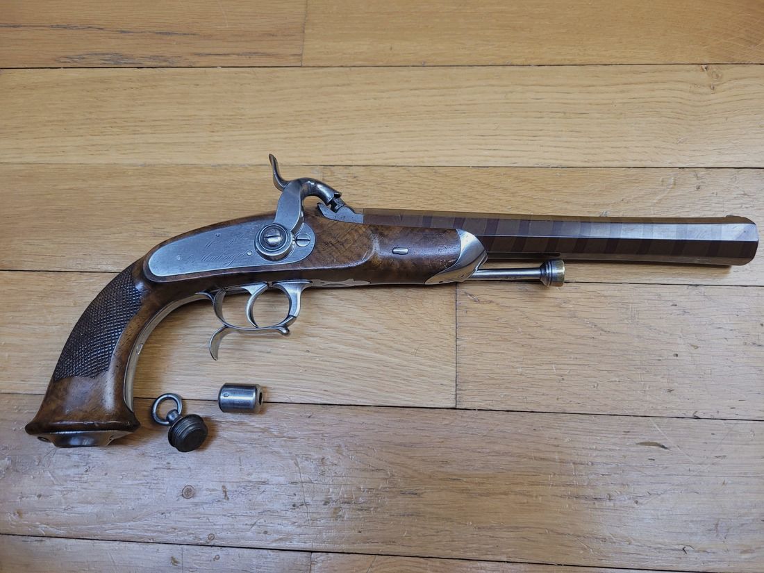 Magnifique pistolet d&rsquo;officier de cavalerie 1833 – 1er Type – Manufacture Royale de Maubeuge – Superbe canon en acier ruban rayé 48 « cheveux »- Encore son bronzage d&rsquo;origine à 99% – TBE++, image 1 sur 29