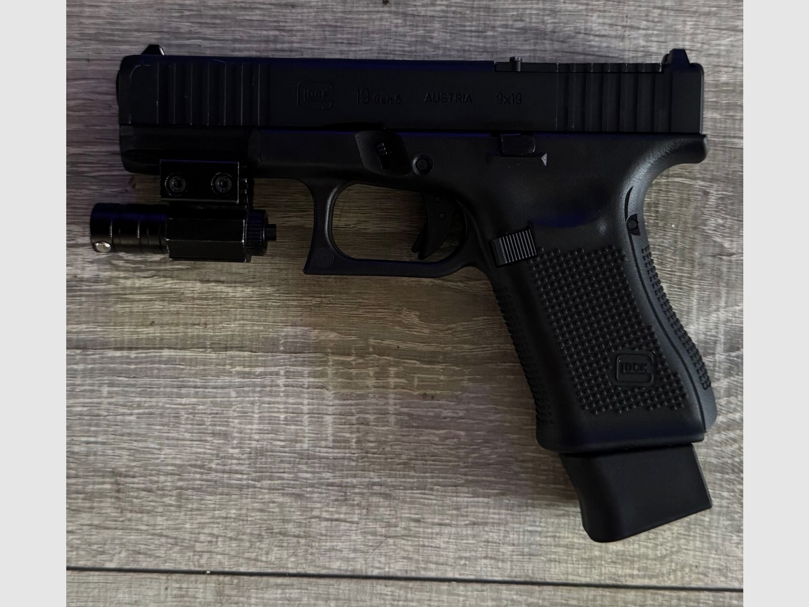 Umarex Glock 19 Gen 5 MOS 4,5 mm CO2 Blowback – Incl. Trijicon/Mini Dot plate & BBs (VB)