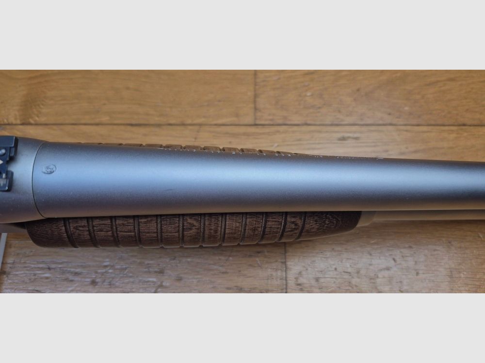 Sehr schönes Vorderschaftrepetierer Winchester Model 1300 – Seltene Version Edelstahl « Security Police » – Kal. 12/76 – Vollständig satinierte, rostfreie Ausführung (Chrom auf Edelstahl) – Mechanik und Holz einwandfrei – Waffe in nahezu neuwertigem Zustand – TBE++, Bild 23 von 34