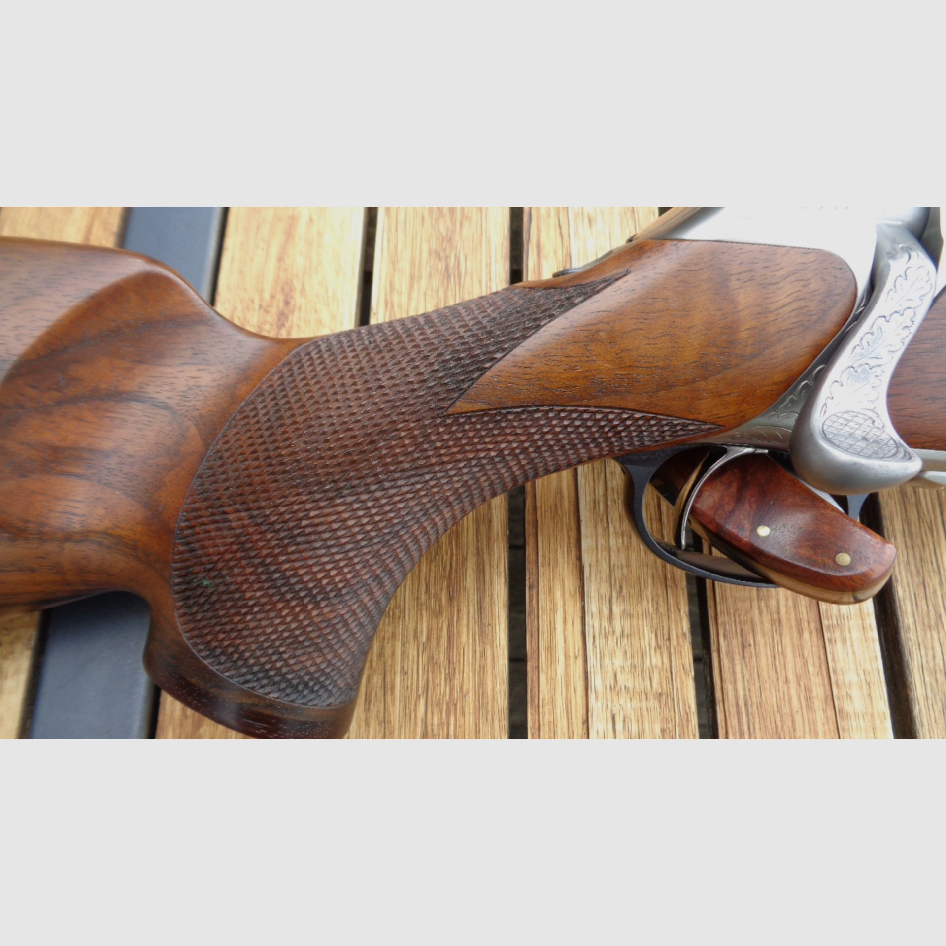 Sauer 202 .375 H&H Europa Luxus E nitriertes Stahlgehäuse Eichenlaub-Gravur ausgesuchtem Nußbaumholz