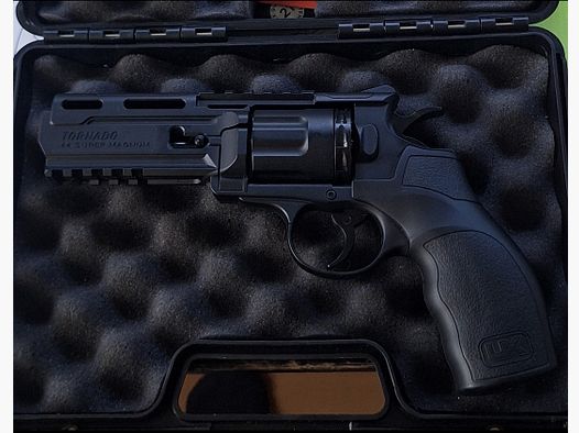 UX CO2 Revolver Tornado