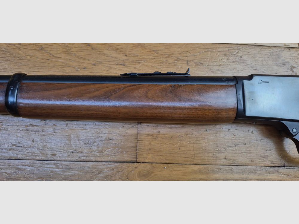 Belle carabine à levier sous garde Marlin modèle 1894 – Arme de 1971 – Cal .44Mag – En 10+1 coups – Bon bois en noyer américain avec plaque de couche maison – Mécanique ultra fluide – Canon de 51 cm splendide – Une arme de tir universelle en BE+/TBE, image 6 sur 30