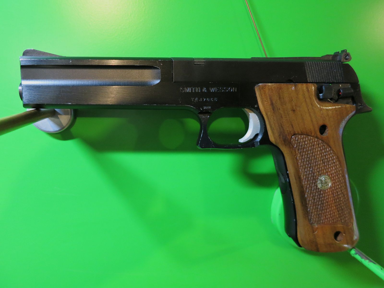 Sport pistol Smith & Wesson model 422 .22lr, low-mounted barrel #70-