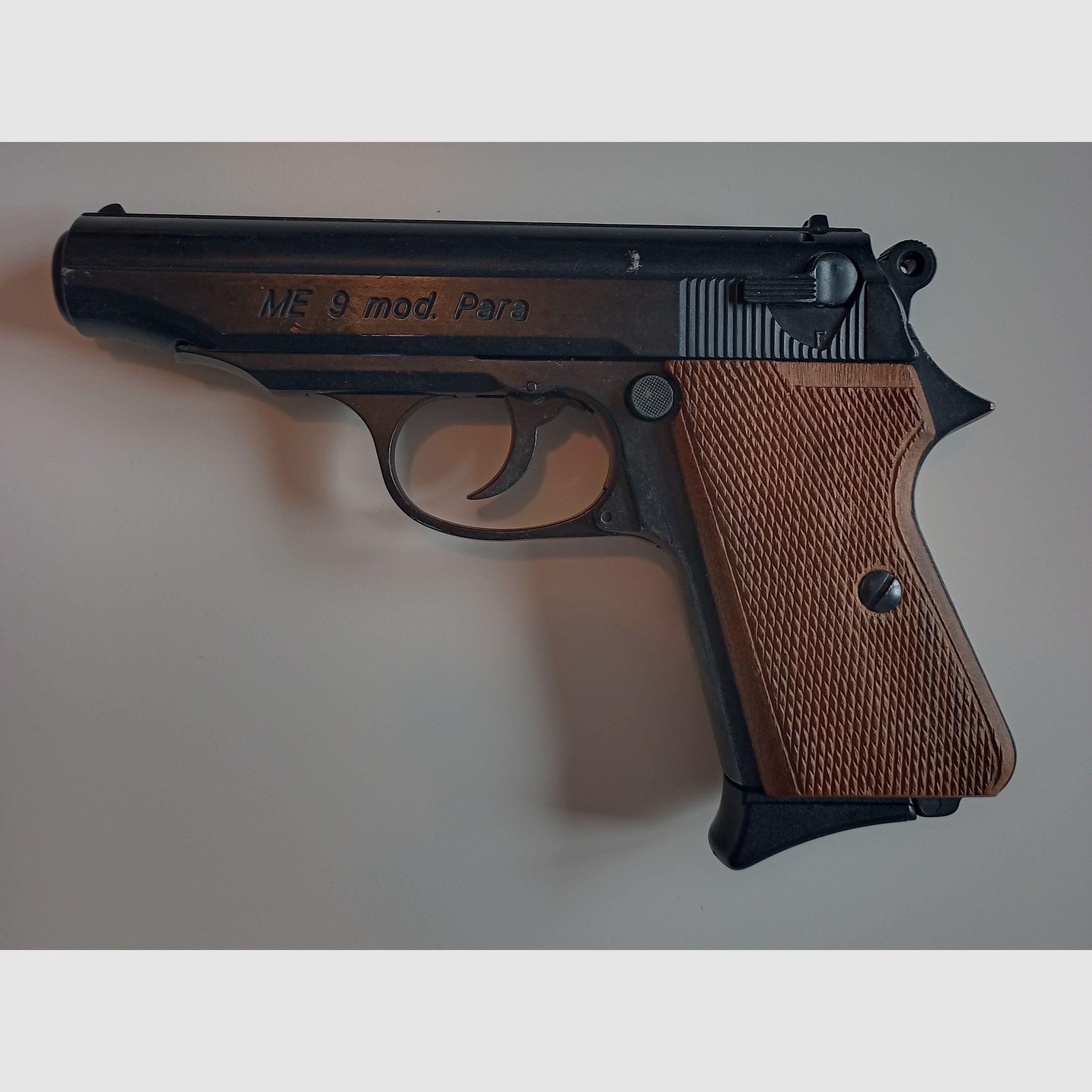 Pistolet d'alarme ME 9 modèle Para