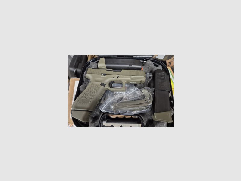 GLOCK 45 Gen5 MOS 9 mm Luger mit Gewindelauf Cerakote Green Hunter Edition