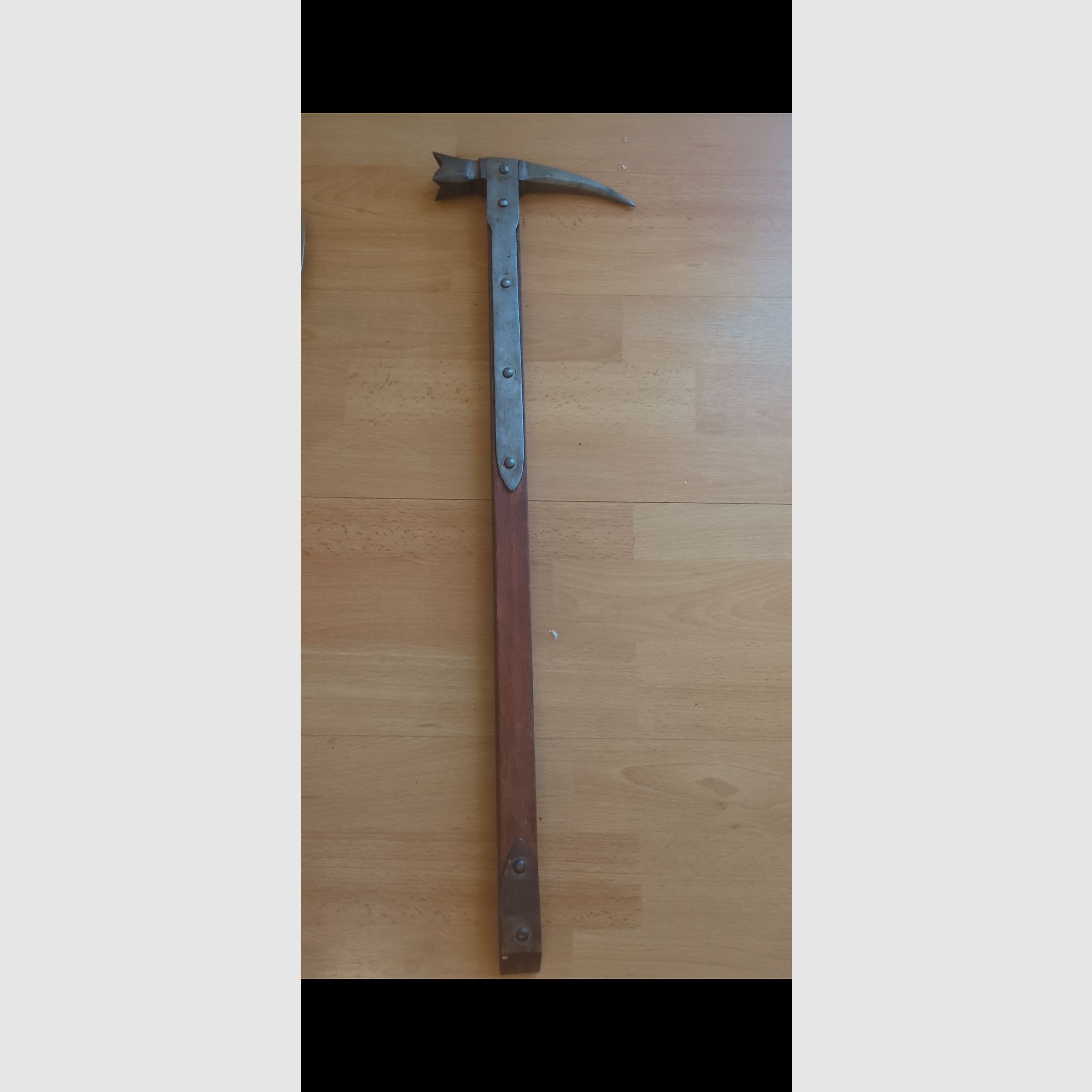 Martillo de guerra medieval / pico de cuervo – arma decorativa / réplica