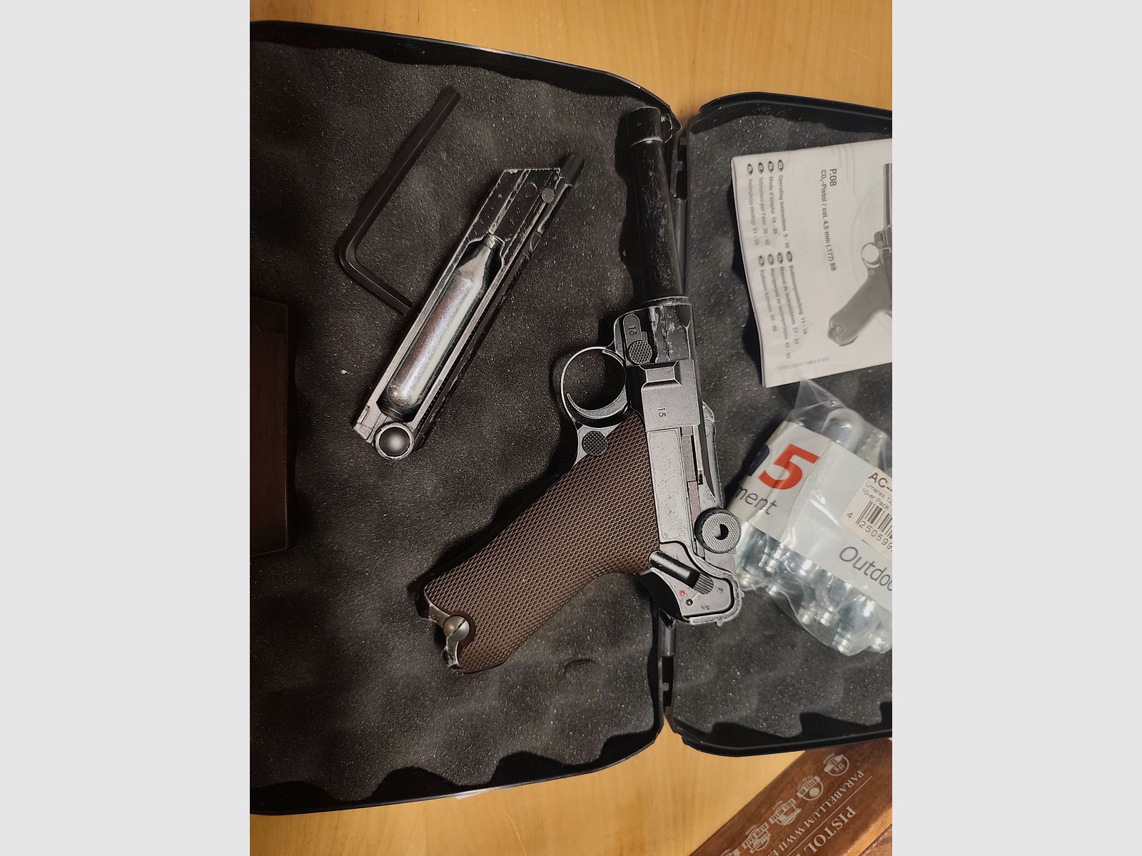 Umarex Legends P08 WWII Special Edition - pistola CO2 de 4,5 mm con balines de acero y blowback (P18), imagen 4 de 6