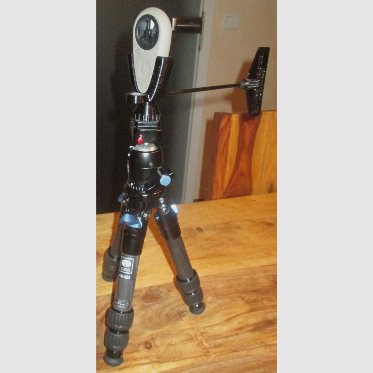 Wiatromierz Weatherflow / Sirui AM-223 węglowy statyw Chairgun Elite