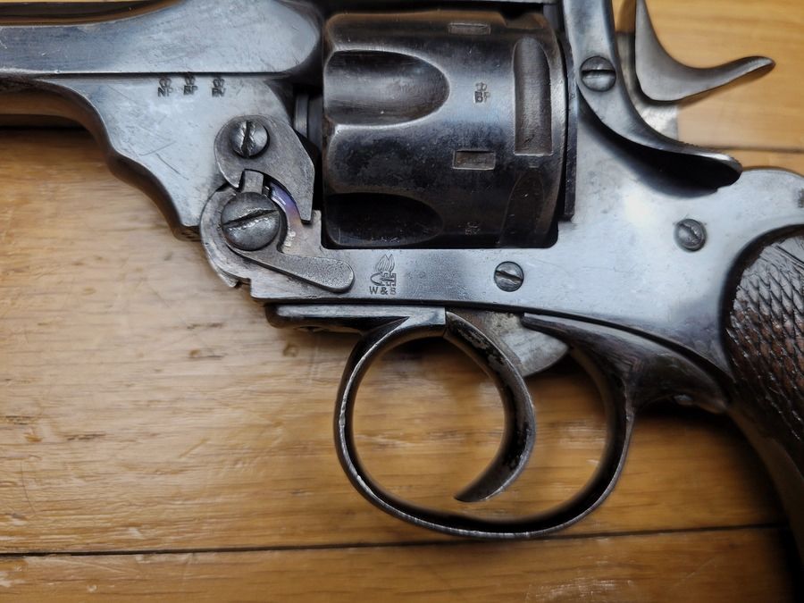 Muy bonito revólver Webley & Scott MKIII – Calibre 38 /38S&W – excelente fabricación de Birmingham de los años 30 – muy buen estado estético y mecánico – muy buena ocasión en TBE +, imagen 10 de 16