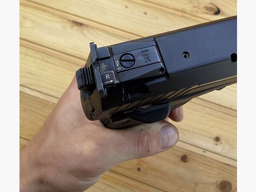 halbautomatische SA/DA Pistole H&K USP EXPERT .45 AUTO mit 1x Magazin .45Auto