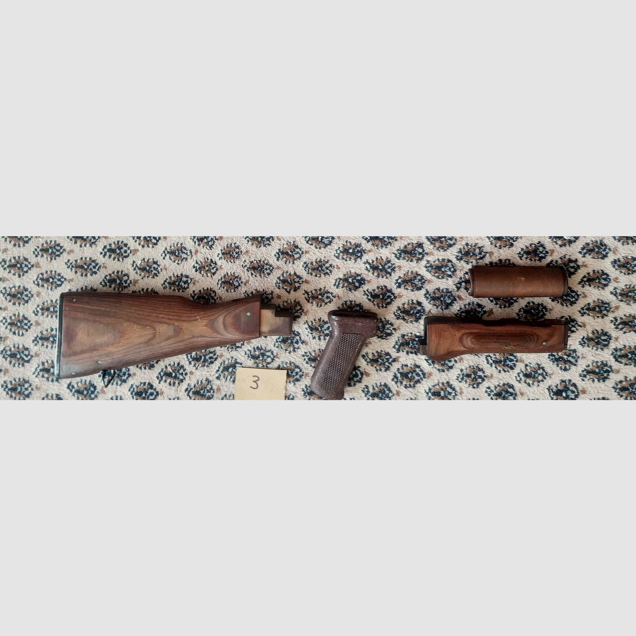 Conjuntos completos de madera laminada para stock fijo, incluyendo empuñadura de baquelita, stock y guardamanos / AKM y AK74 / también posible para NEDI SDM Type 56 de forma indirecta