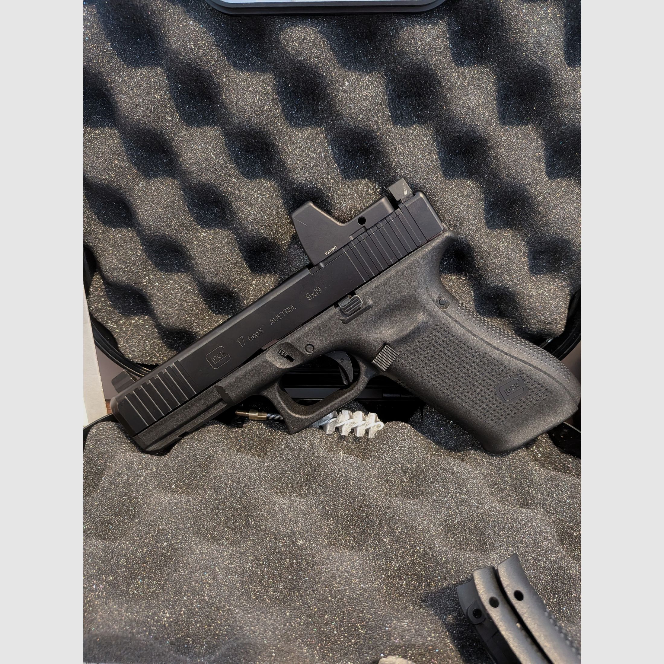Glock 17 MOS Gen5 9x19 Trijicon RMR Aimpoint 11 magazine, image 4 of 5