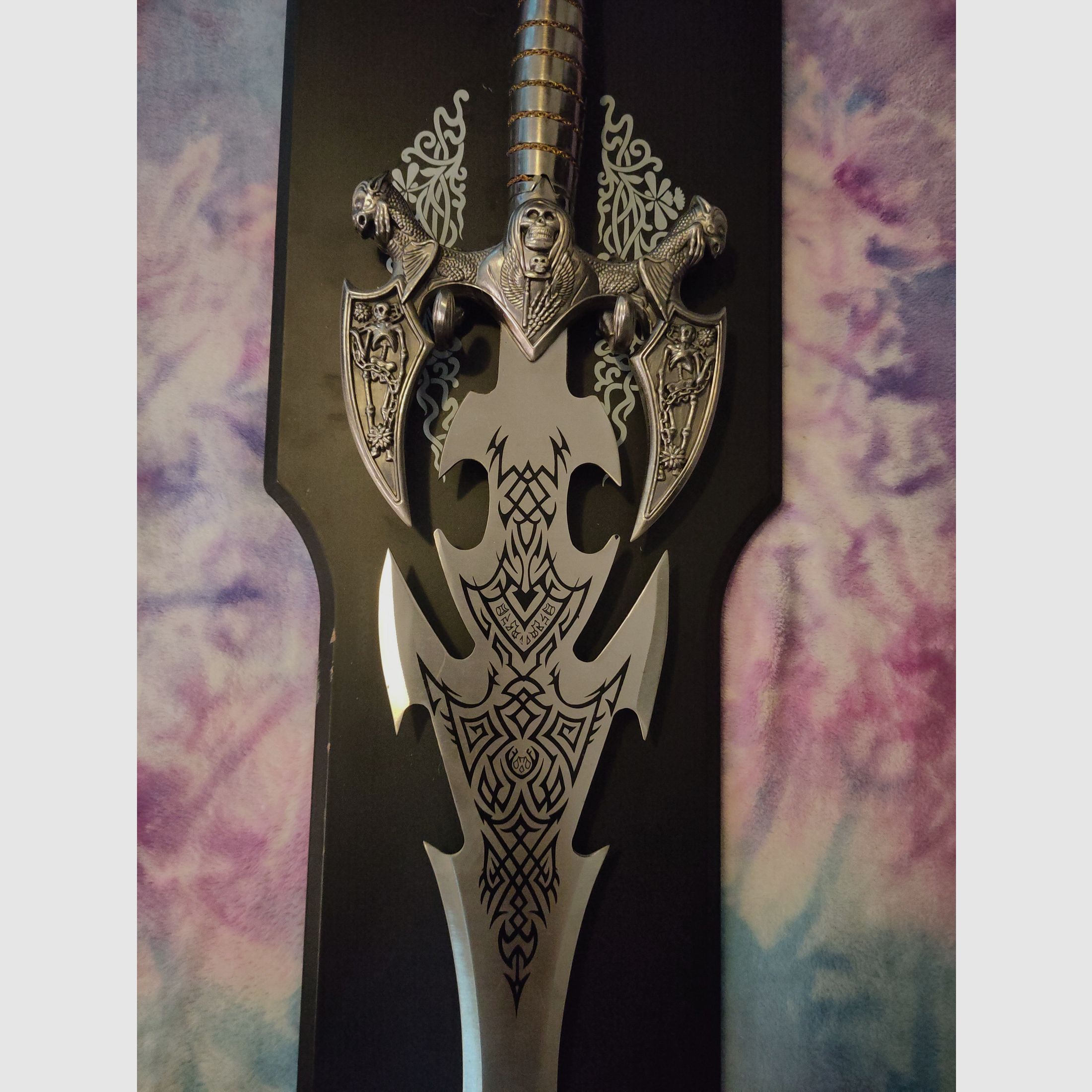 Épée décorative tueur de dragons de "Two Worlds" 100 cm avec support mural *rare*